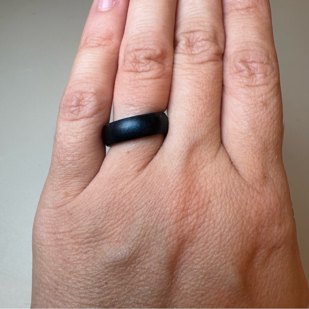 SA Fishing Women’s Navy Shimmer Silicone Ring